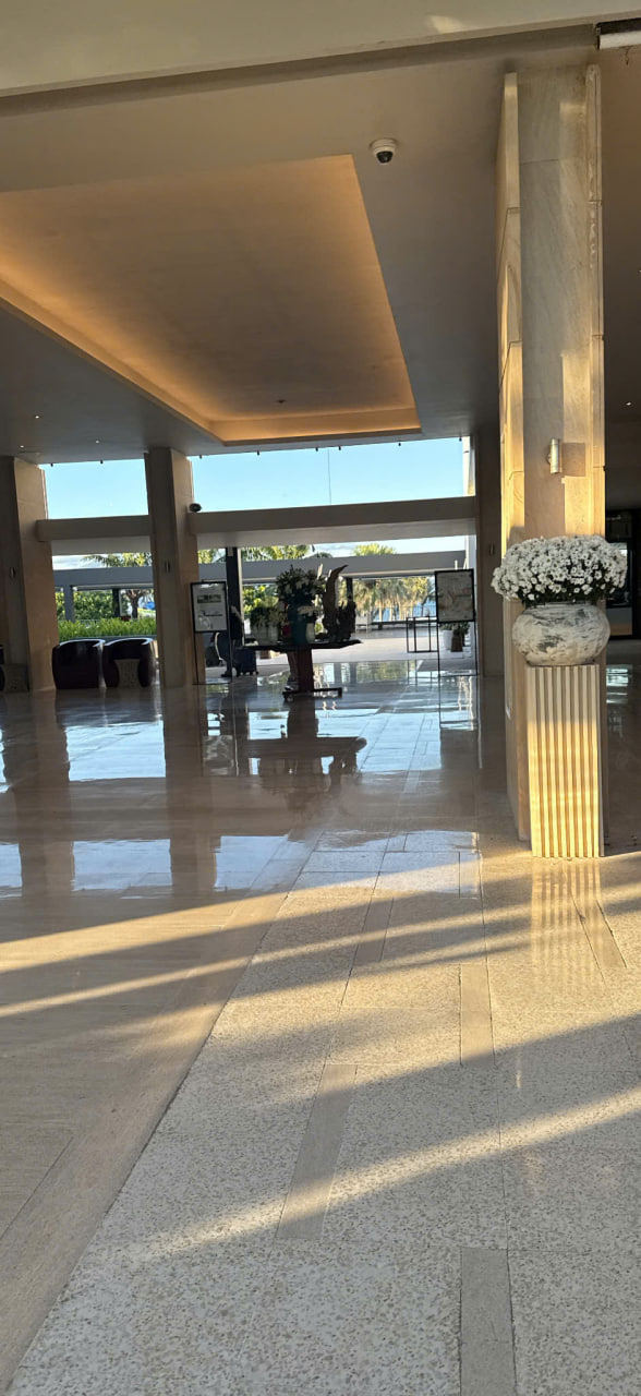 빨간그네샵 가기전 숙소앞 인증샷